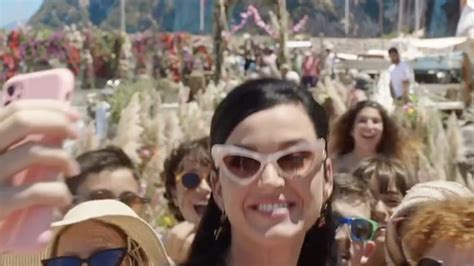 cantante pubblicita dolce gabbana|VIDEO Katy Perry diretta da Sorrentino per lo spot di D&G.